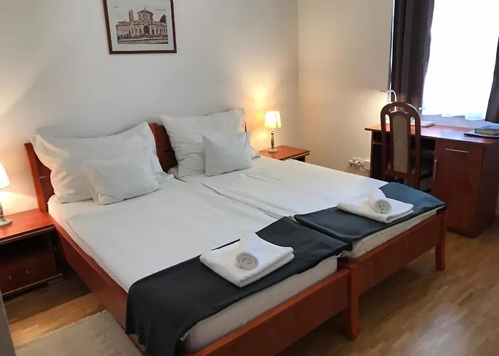 Huszarvar Hotel Kastelyszallo